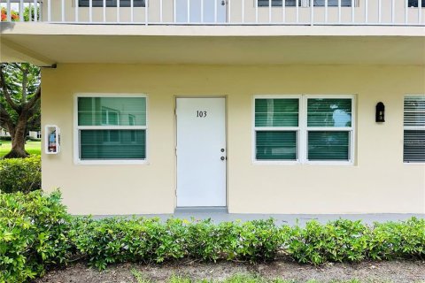 Condo in Vero Beach, Florida, 1 bedroom  № 1312501 - photo 1