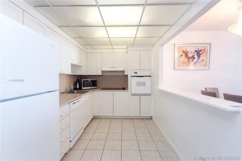 Apartment in Sunny Isles Beach, Florida 1 bedroom, 93.37 sq.m. № 5122 - photo 17