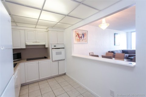 Apartment in Sunny Isles Beach, Florida 1 bedroom, 93.37 sq.m. № 5122 - photo 18