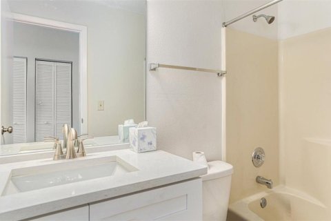 Condo in Dunedin, Florida, 2 bedrooms  № 1368457 - photo 13