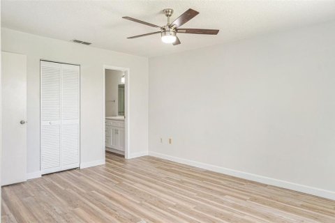 Condo in Dunedin, Florida, 2 bedrooms  № 1368457 - photo 16