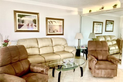 Condominio en venta en Hallandale Beach, Florida, 1 dormitorio, 56.11 m2 № 1013441 - foto 8