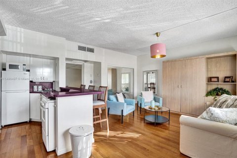 Copropriété à vendre à Hallandale Beach, Floride: 1 chambre, 43.11 m2 № 882218 - photo 1