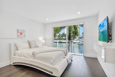 Casa en venta en Sunny Isles Beach, Florida, 4 dormitorios, 277.87 m2 № 354813 - foto 20