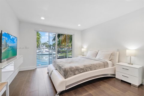Casa en venta en Sunny Isles Beach, Florida, 4 dormitorios, 277.87 m2 № 354813 - foto 22
