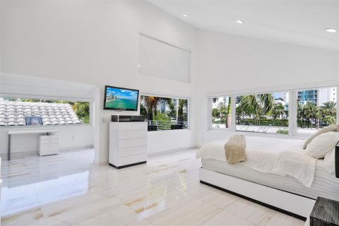 Casa en venta en Sunny Isles Beach, Florida, 4 dormitorios, 277.87 m2 № 354813 - foto 26
