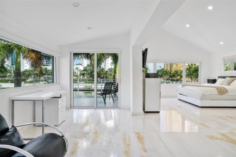 Casa en venta en Sunny Isles Beach, Florida, 4 dormitorios, 277.87 m2 № 354813 - foto 29