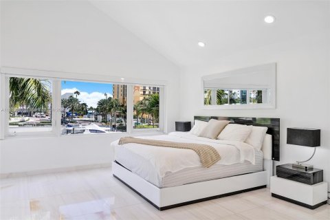 Villa ou maison à vendre à Sunny Isles Beach, Floride: 4 chambres, 277.87 m2 № 354813 - photo 27