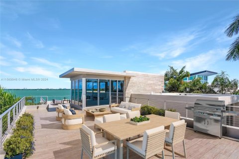 Casa en venta en Miami, Florida, 5 dormitorios, 459.22 m2 № 1160039 - foto 23