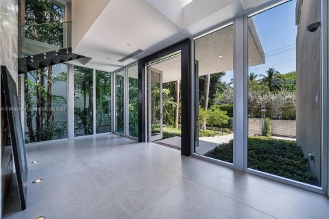 Villa ou maison à vendre à Miami, Floride: 5 chambres, 459.22 m2 № 1160039 - photo 3