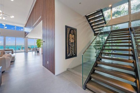 Villa ou maison à vendre à Miami, Floride: 5 chambres, 459.22 m2 № 1160039 - photo 8