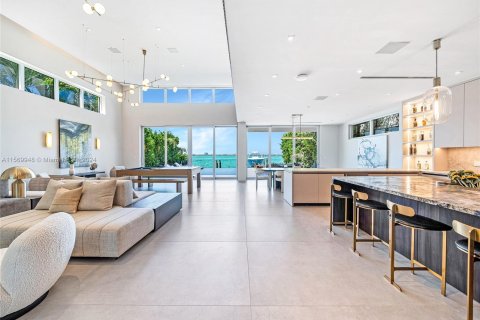 Villa ou maison à vendre à Miami, Floride: 5 chambres, 459.22 m2 № 1160039 - photo 9