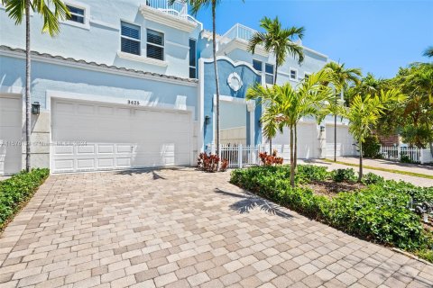 Townhouse in Pompano Beach, Florida 3 bedrooms, 232.44 sq.m. № 1160040 - photo 2