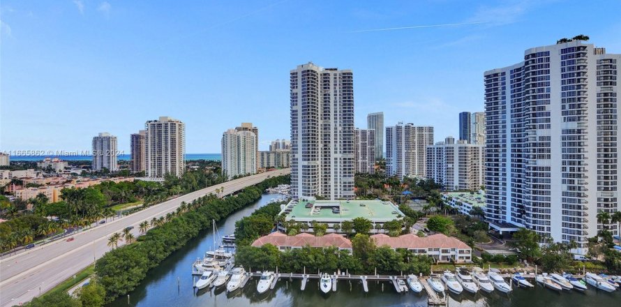 Condominio en Aventura, Florida, 2 dormitorios  № 1380096