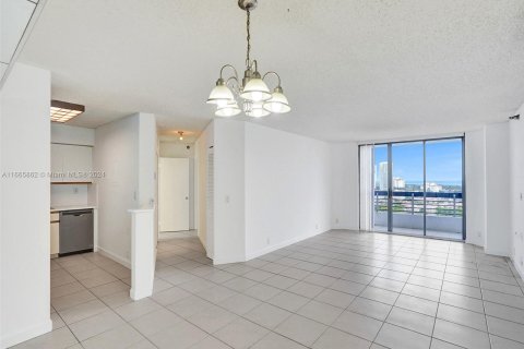 Copropriété à vendre à Aventura, Floride: 2 chambres, 109.72 m2 № 1380096 - photo 8