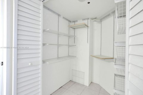 Condo in Aventura, Florida, 2 bedrooms  № 1380096 - photo 23