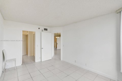 Copropriété à vendre à Aventura, Floride: 2 chambres, 109.72 m2 № 1380096 - photo 18