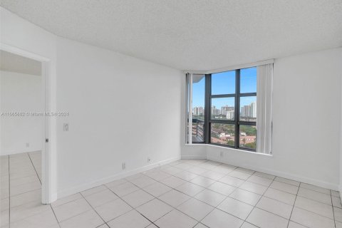 Condo in Aventura, Florida, 2 bedrooms  № 1380096 - photo 17