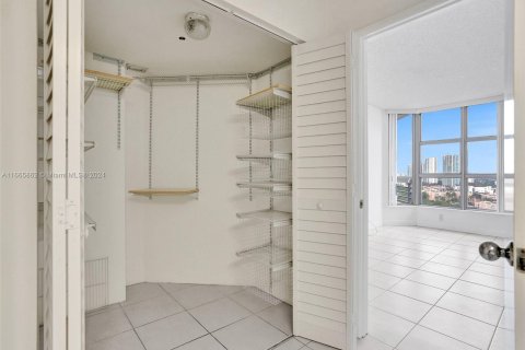 Condo in Aventura, Florida, 2 bedrooms  № 1380096 - photo 21