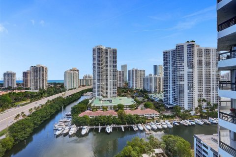 Condominio en venta en Aventura, Florida, 2 dormitorios, 109.72 m2 № 1380096 - foto 3