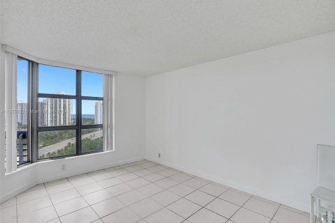 Condo in Aventura, Florida, 2 bedrooms  № 1380096 - photo 16