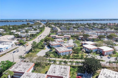 Condo in Stuart, Florida, 2 bedrooms  № 1435330 - photo 21