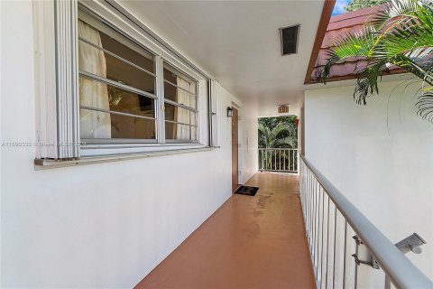 Condo in Stuart, Florida, 2 bedrooms  № 1435330 - photo 16