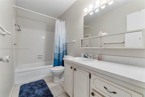 Condo in Stuart, Florida, 2 bedrooms  № 1435330 - photo 9