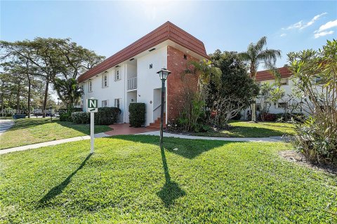 Condo in Stuart, Florida, 2 bedrooms  № 1435330 - photo 1