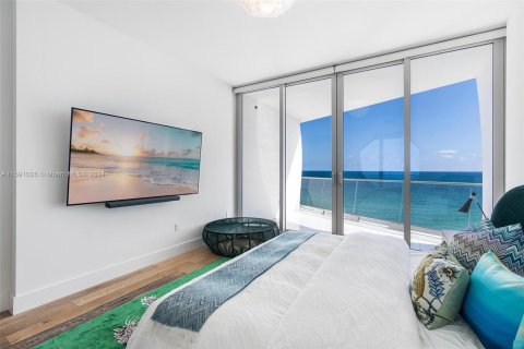 Condo in Sunny Isles Beach, Florida, 2 bedrooms  № 1180910 - photo 15