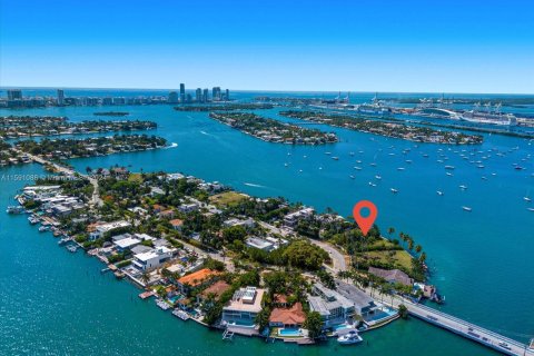 Casa en venta en Miami, Florida, 8 dormitorios № 1180939 - foto 8