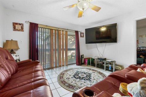 Condo in Tampa, Florida, 2 bedrooms  № 915703 - photo 6