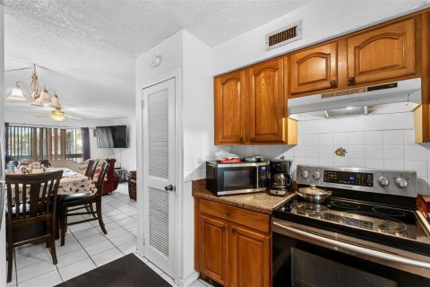 Condominio en venta en Tampa, Florida, 2 dormitorios, 86.96 m2 № 915703 - foto 7