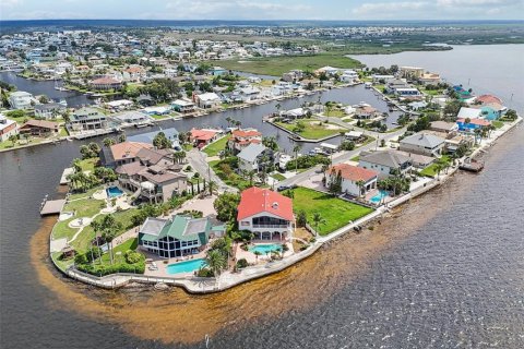 Casa en venta en Hernando Beach, Florida, 3 dormitorios, 250.65 m2 № 1374851 - foto 2