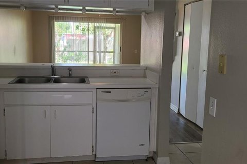 Townhouse in Tampa, Florida 2 bedrooms, 110 sq.m. № 1427692 - photo 9