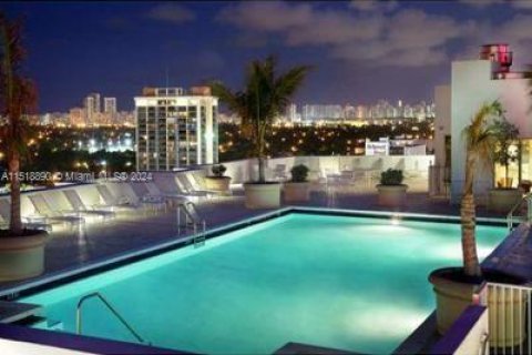 Copropriété à vendre à Hollywood, Floride: 2 chambres, 102.94 m2 № 963151 - photo 1