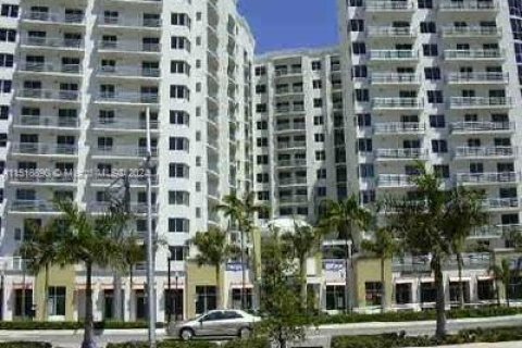 Condominio en venta en Hollywood, Florida, 2 dormitorios, 102.94 m2 № 963151 - foto 2