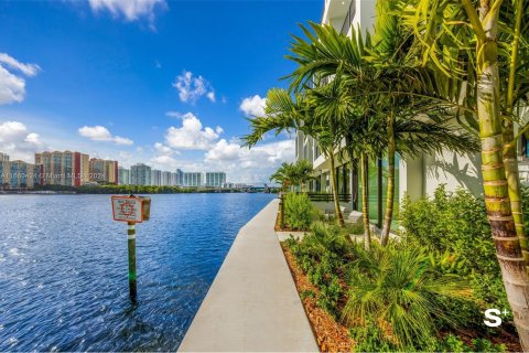 Touwnhouse à louer à North Miami Beach, Floride: 4 chambres № 1365861 - photo 8