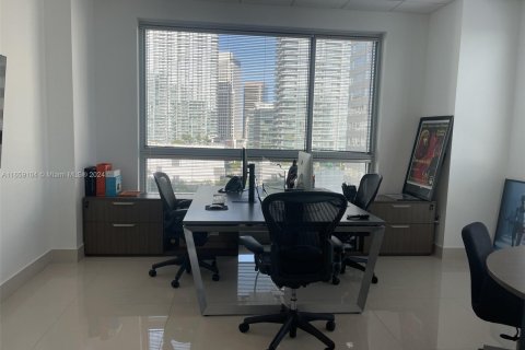 Propiedad comercial en venta en Miami, Florida № 1365783 - foto 13