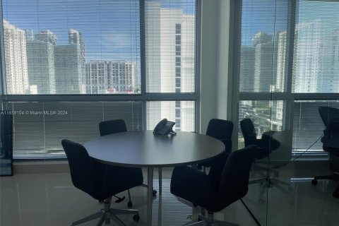 Propiedad comercial en venta en Miami, Florida № 1365783 - foto 12