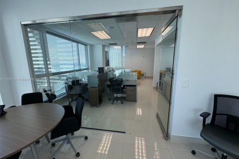 Propiedad comercial en venta en Miami, Florida № 1365783 - foto 4