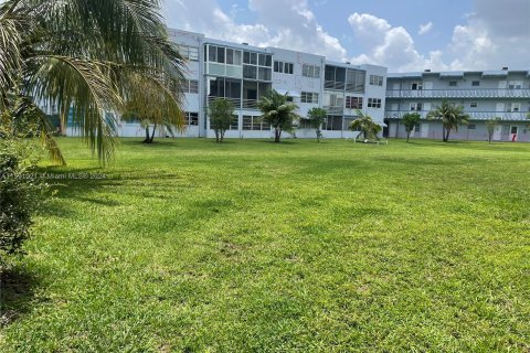 Condo in Hollywood, Florida, 1 bedroom  № 1180907 - photo 21