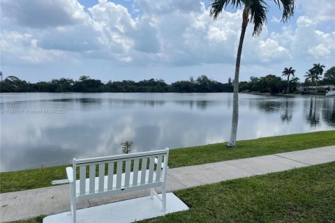 Condo in Hollywood, Florida, 1 bedroom  № 1180907 - photo 22