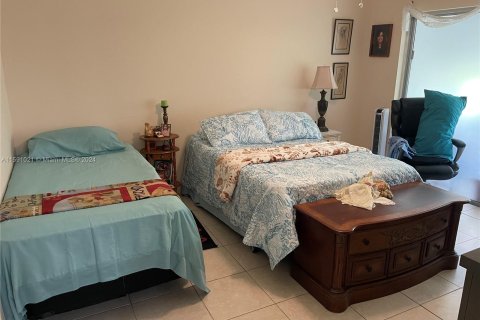 Condo in Hollywood, Florida, 1 bedroom  № 1180907 - photo 14