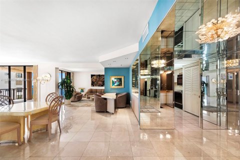 Condominio en venta en Bal Harbour, Florida, 2 dormitorios, 187.48 m2 № 1180927 - foto 6