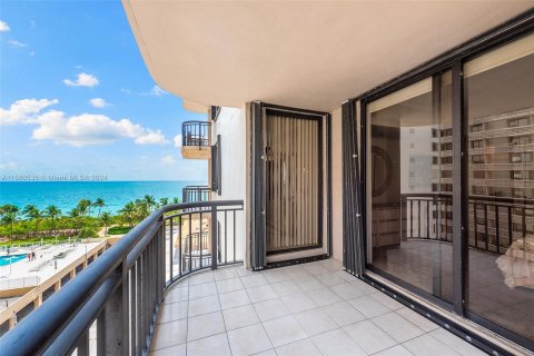 Condominio en venta en Bal Harbour, Florida, 2 dormitorios, 187.48 m2 № 1180927 - foto 19