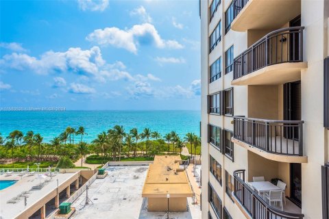 Condominio en venta en Bal Harbour, Florida, 2 dormitorios, 187.48 m2 № 1180927 - foto 4