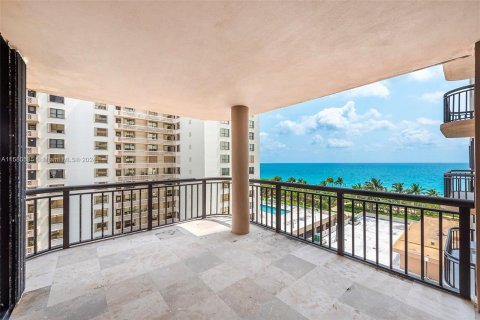 Condominio en venta en Bal Harbour, Florida, 2 dormitorios, 187.48 m2 № 1180927 - foto 1