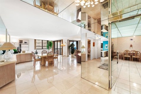 Condominio en venta en Bal Harbour, Florida, 2 dormitorios, 187.48 m2 № 1180927 - foto 15