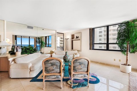 Condominio en venta en Bal Harbour, Florida, 2 dormitorios, 187.48 m2 № 1180927 - foto 16